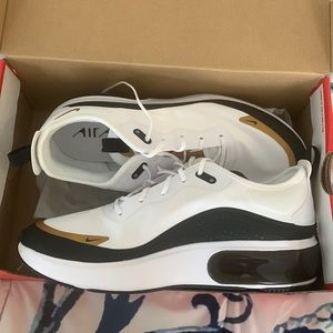 Nike Women's Air Max DIA White Running Shoes